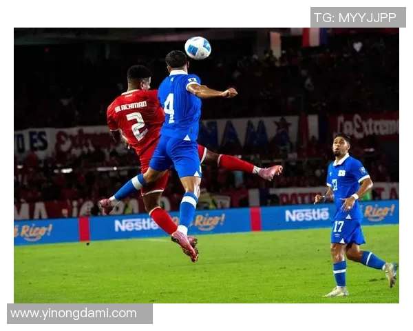 足球场上的动人时刻 球星们背后的坚持与热泪